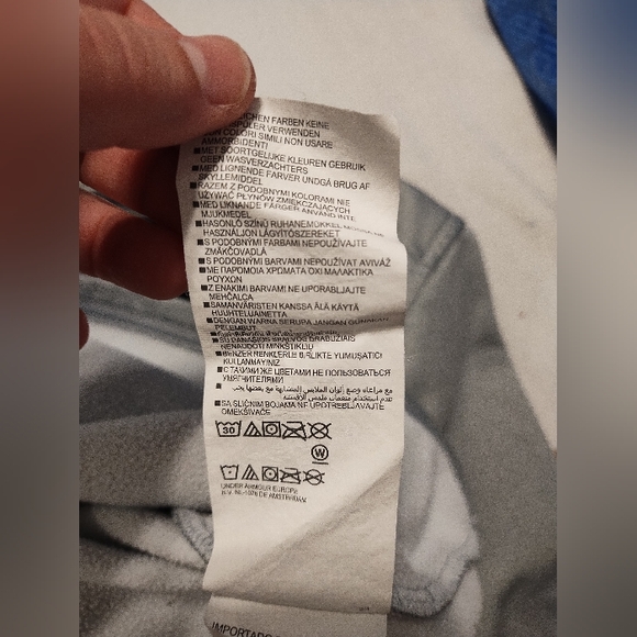 🟢3/$11 Under Armour Gray Pullover - Picture 4 of 8